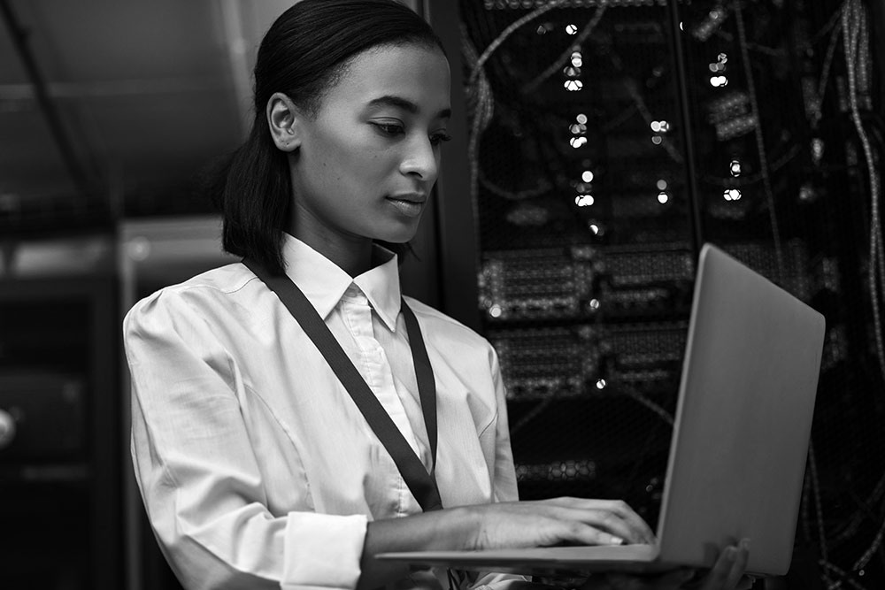 cropped-shot-of-an-attractive-female-it-support-ag- ... cropped-shot-of-an-attractive-female-it-support-ag-2023-01-10-23-05-11-utc